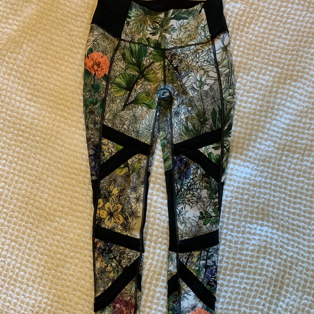 Cali by Carrie Underwood Ankle length legging
